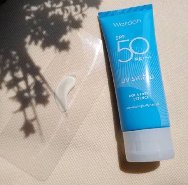 Wardah UV Shield Aqua Fresh Essence SPF 50 PA++++ review photo by worthrwhile