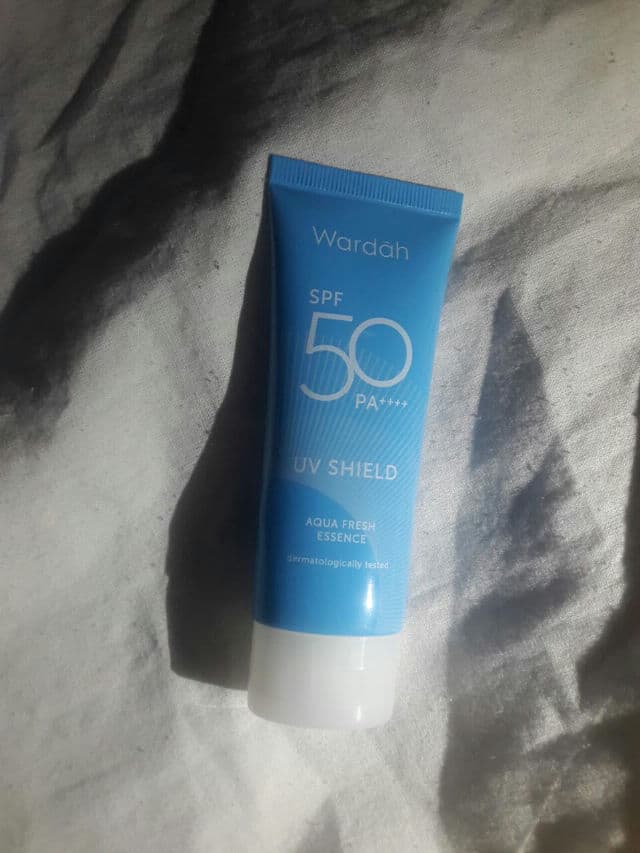 Wardah UV Shield Aqua Fresh Essence SPF 50 PA++++ review photo by writtenbywin