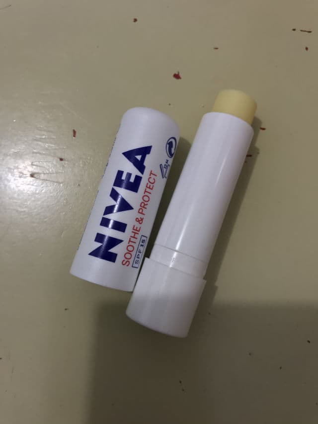 Nivea Soothe & Protect Lip Balm SPF 15  review photo by hyulieronic