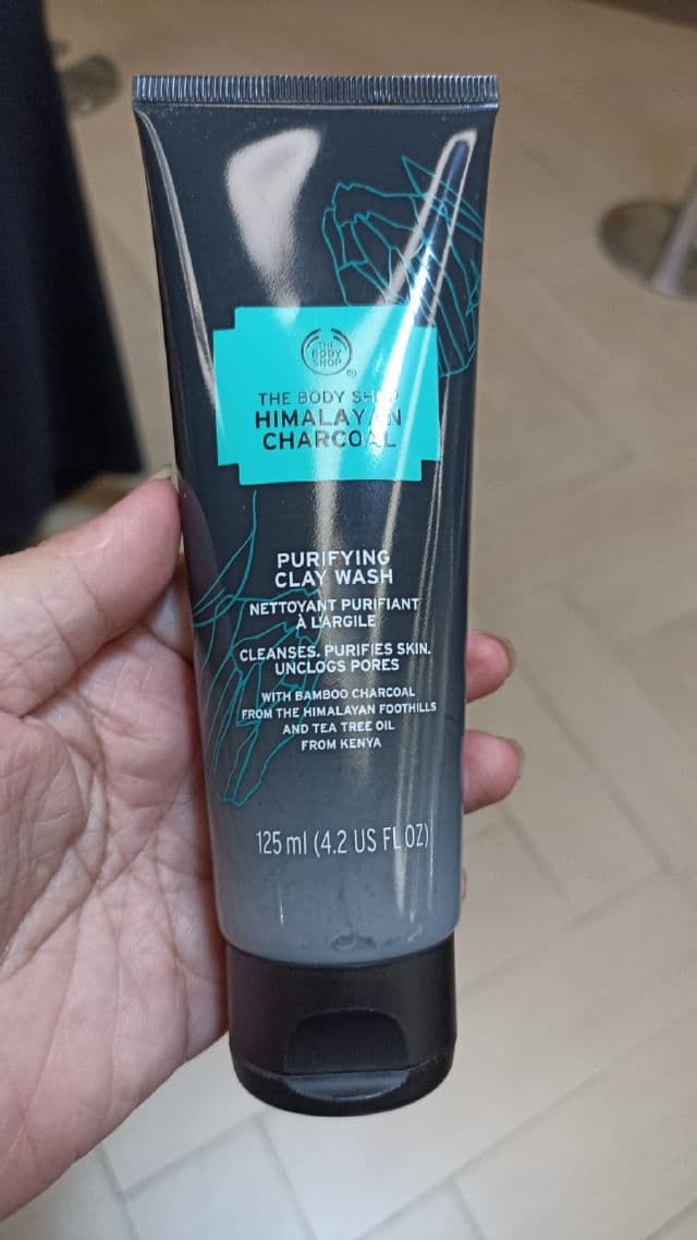 The Body Shop Himalayan Charcoal Purifying Clay Wash review photo by zevina