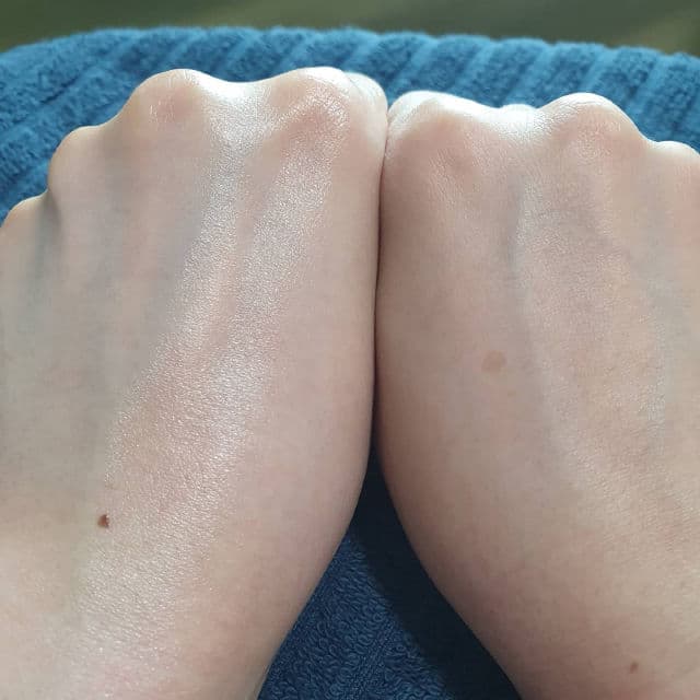 Allie Extra UV Facial Gel SPF50+ PA++++ review photo by zombieskinz