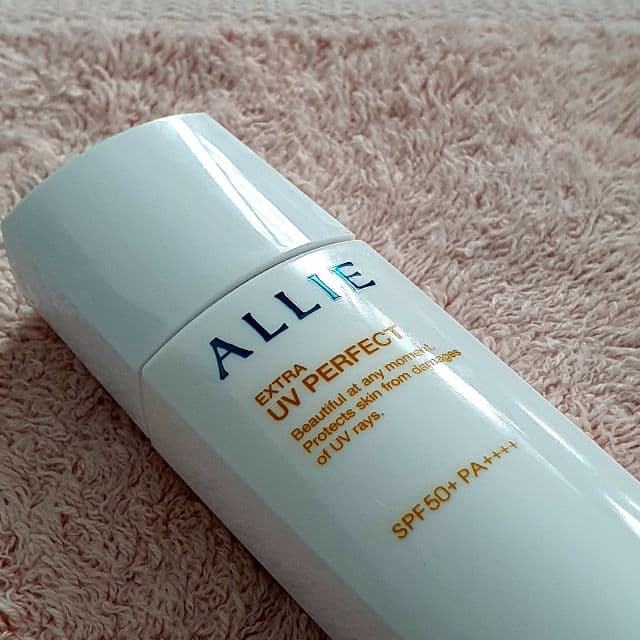 Allie Extra UV Perfect SPF50 + PA ++++ review photo by zombieskinz