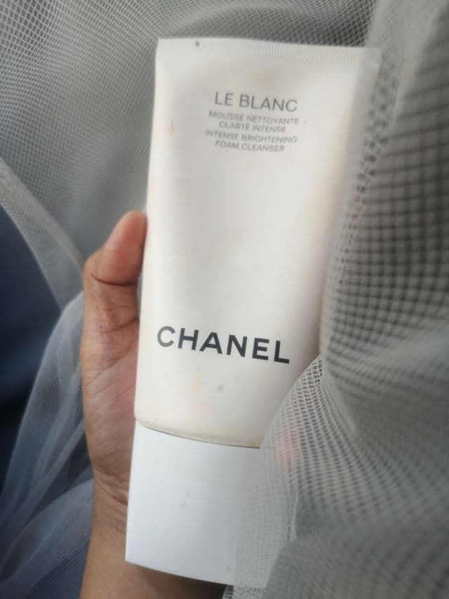 Chanel Le Blanc Fresh Brightening Foam Cleanser review photo by zuemohamad