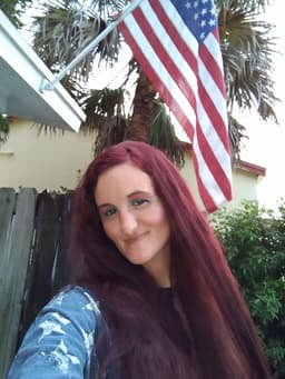 LindseyD77