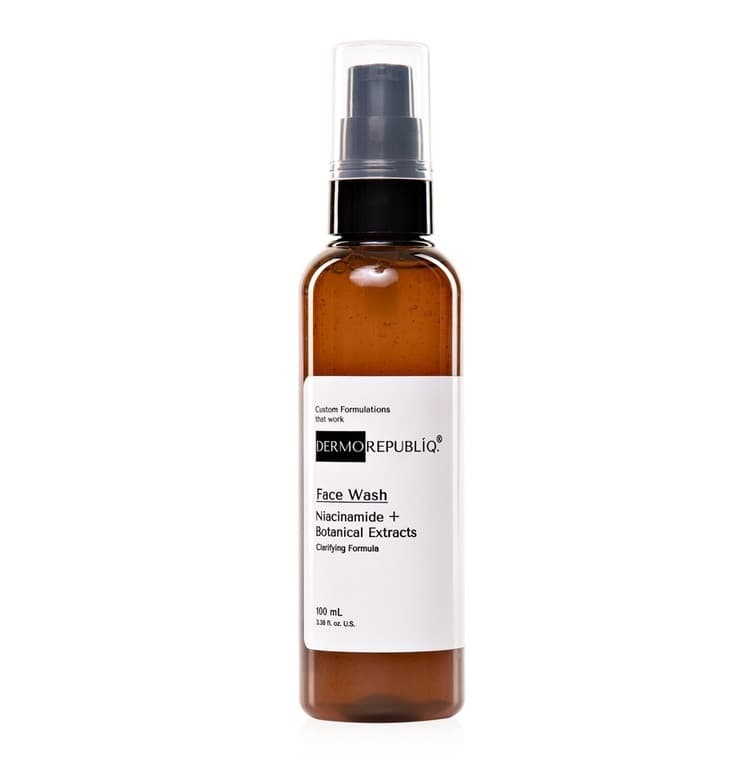 Clarifying Face Wash with Niacinamide + Botanical Extracts