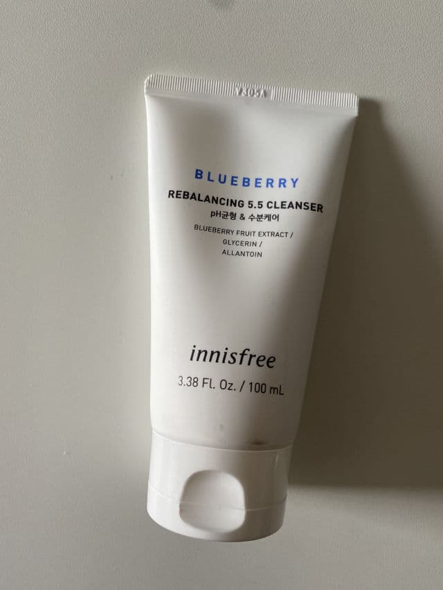 INNISFREE Blueberry Rebalancing 5.5 Cleanser review photo by Karina14