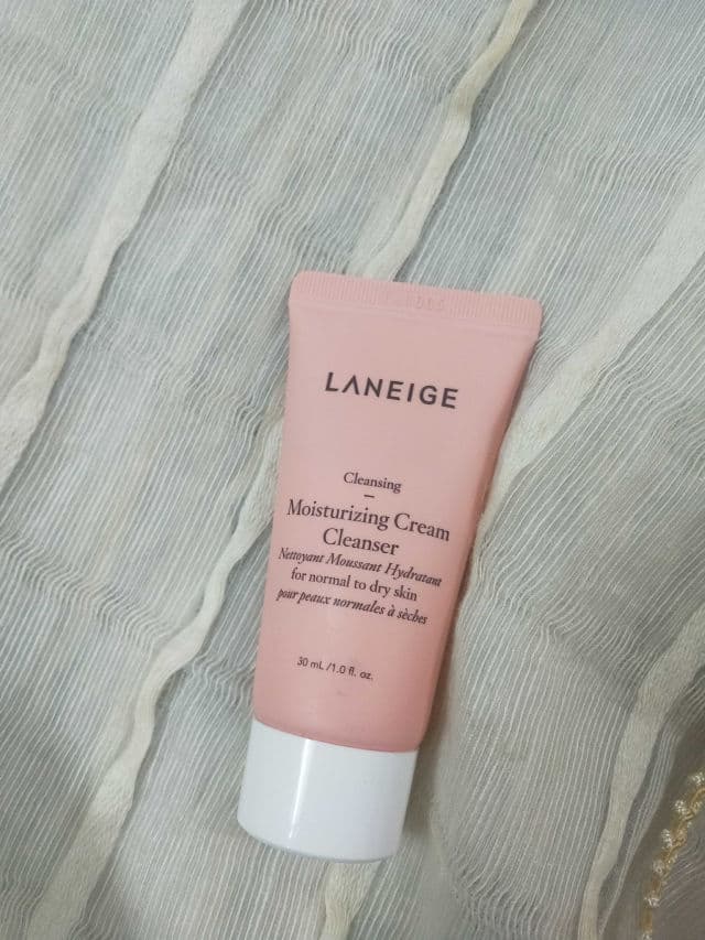 Laneige Moisturizing Cream Cleanser review photo by thyskinmatters
