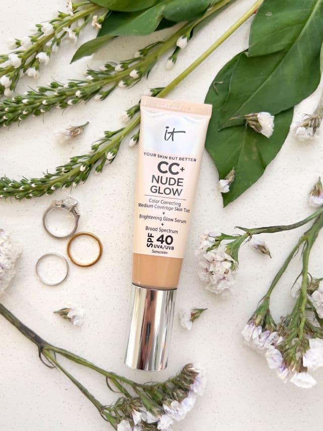 It Cosmetics CC+ Nude Glow Lightweight Foundation + Glow Serum with SPF 40 review photo by guiniscorner