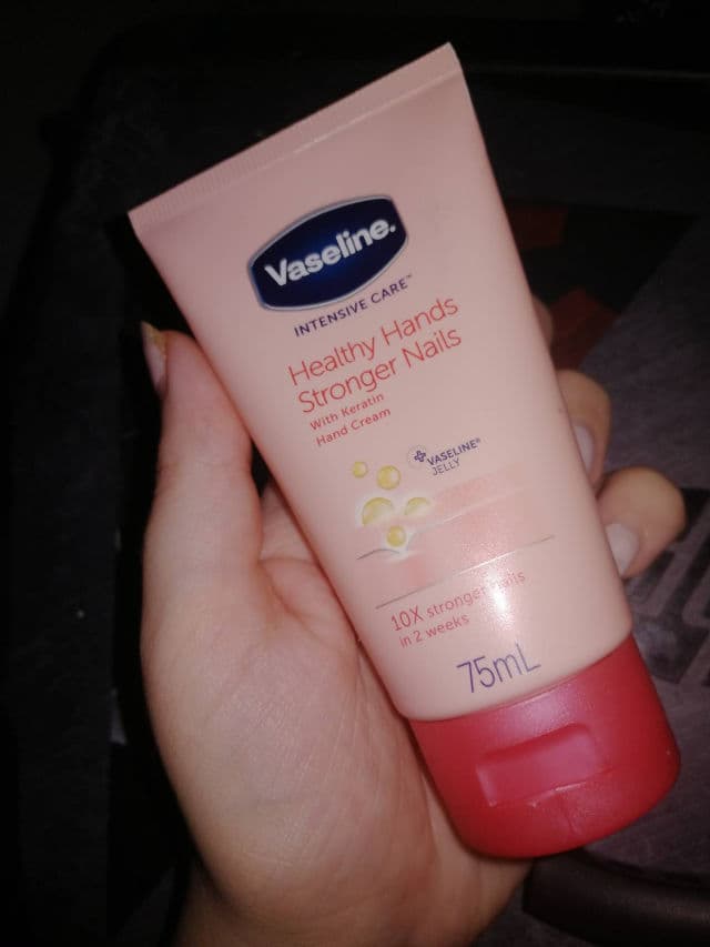 Vaseline Intensive Care Healthy Hands Stronger Nails Cream review photo by Balkangirl