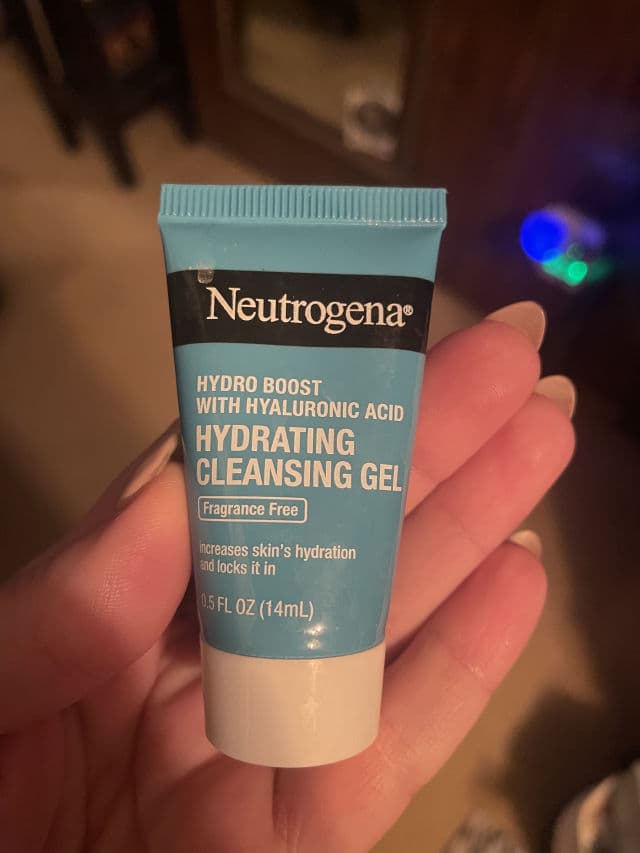 Neutrogena Hydro Boost Hydrating Cleansing Gel review photo by Thursday