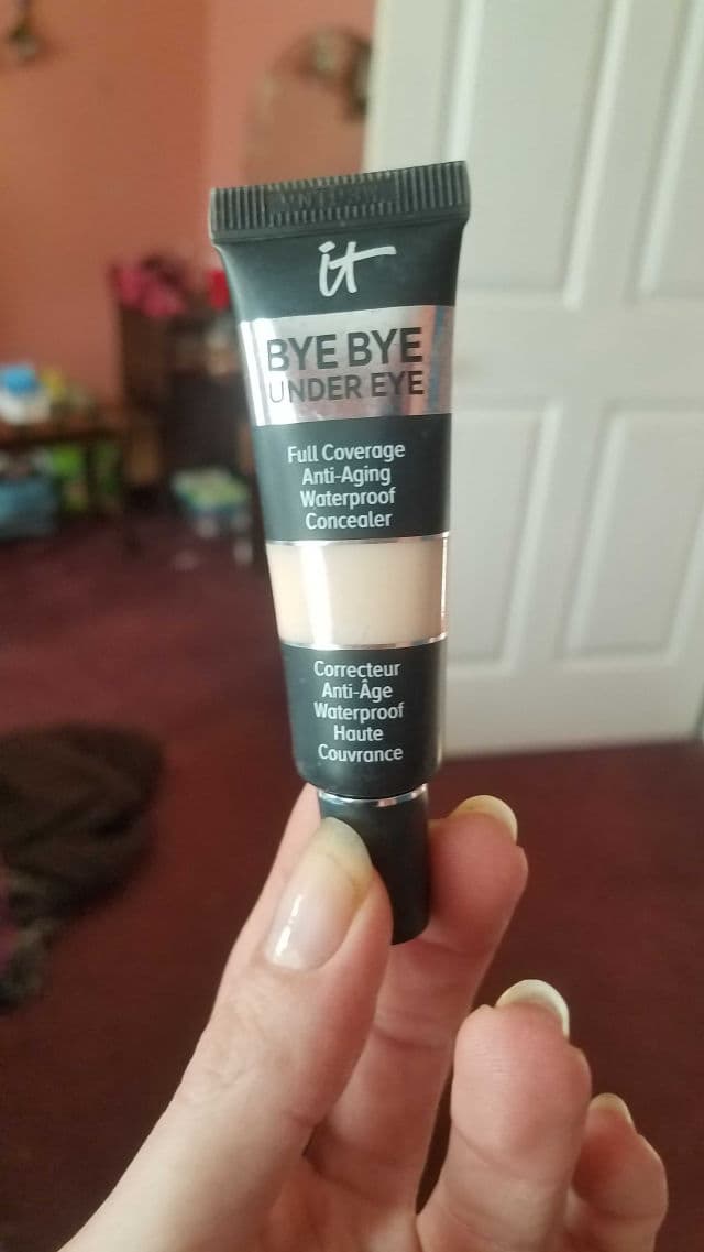 It Cosmetics Bye Bye Under Eye Anti-aging Concealer review photo by LizzieP0549