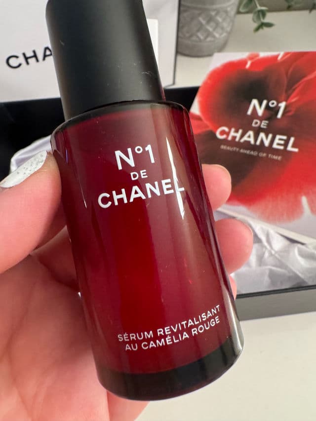 Chanel N°1 De Chanel Red Camellia Revitalizing Serum review photo by jpjpleeee