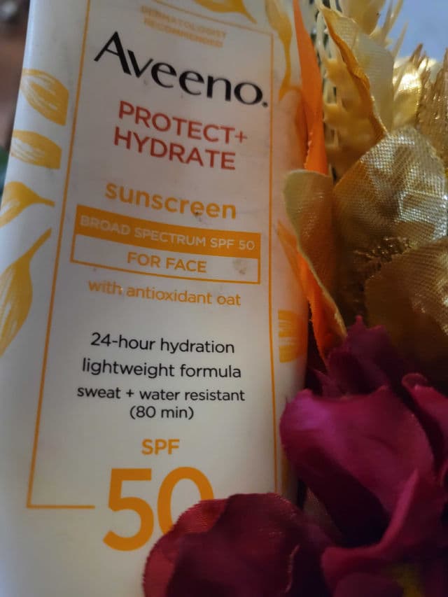 Aveeno Protect + Hydrate Lotion Sunscreen with Broad Spectrum SPF 30 review photo by brownchic86