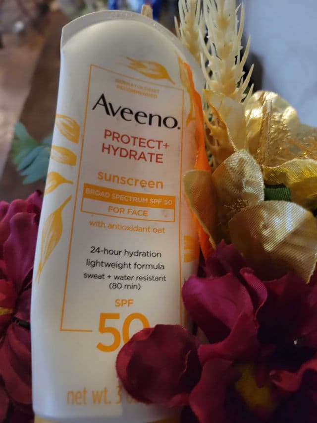 Aveeno Protect + Hydrate Lotion Sunscreen with Broad Spectrum SPF 30 review photo by brownchic86