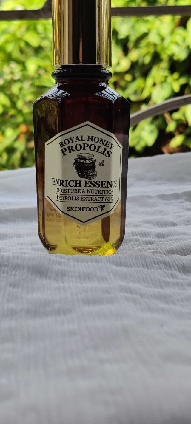SKINFOOD Royal Honey Propolis Enrich Essence review photo by skincarewithbookworm