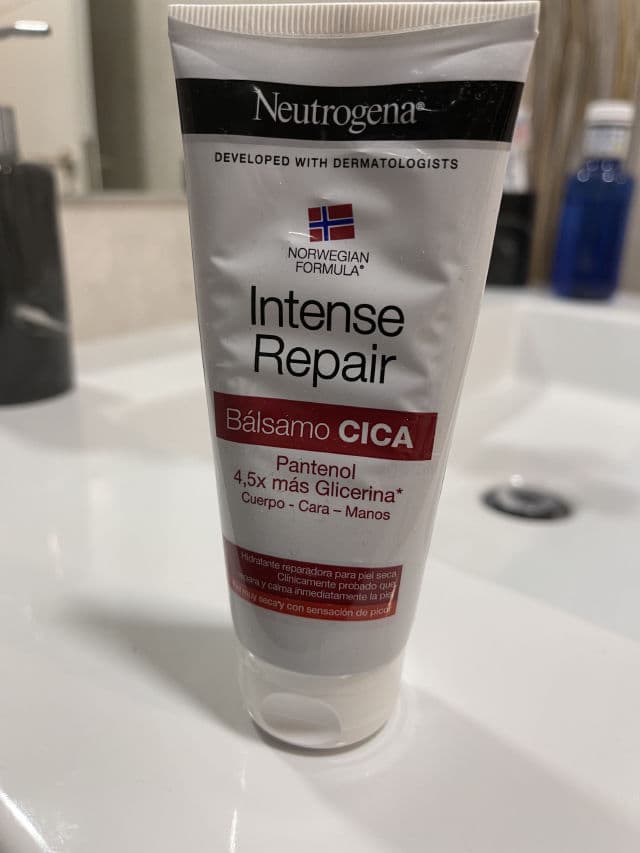 Neutrogena Intense Repair Cica - Balm review photo by Gossipeve