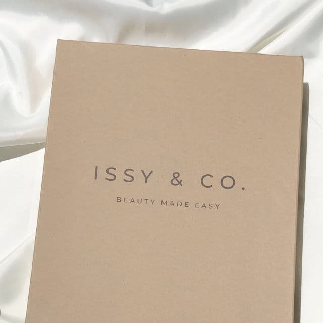 Issy & Co. Solar Balm SPF30 PA+++ in Bloom (Glow Finish) review photo by AllboutskinElle