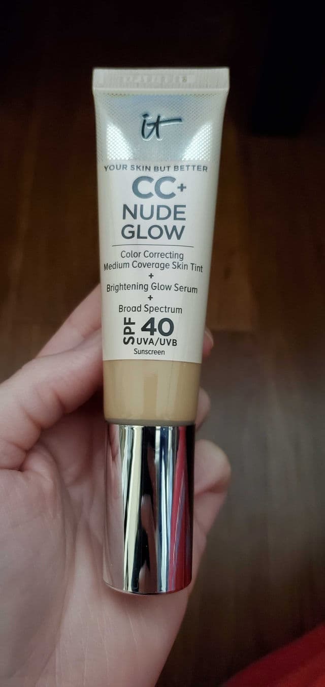 It Cosmetics CC+ Nude Glow Lightweight Foundation + Glow Serum with SPF 40 review photo by Jacqqq