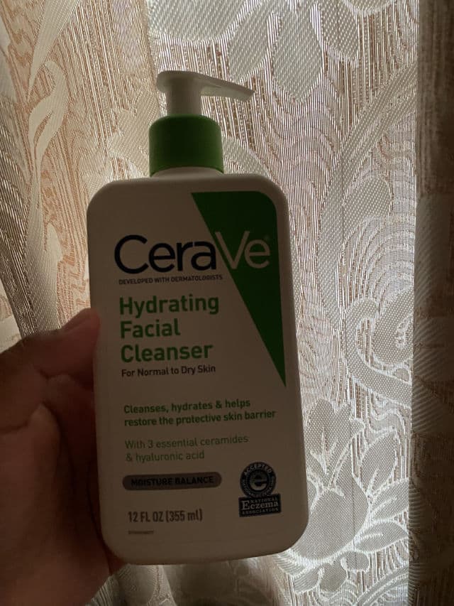 CeraVe Hydrating Facial Cleanser review photo by skincarestm