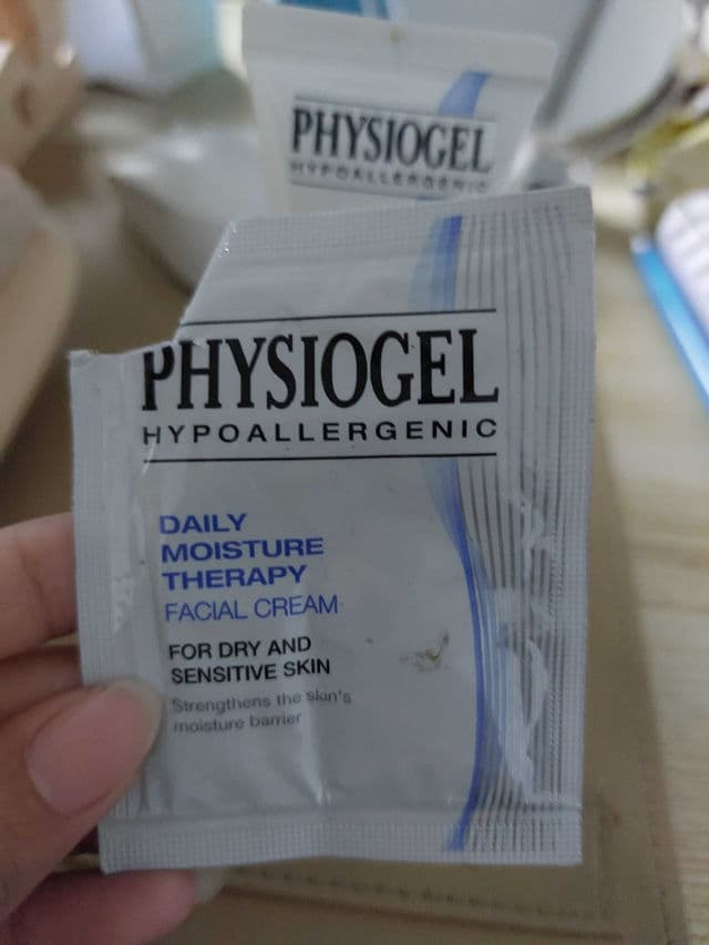 Physiogel Daily Moisture Therapy Intensive Cream review photo by robimi