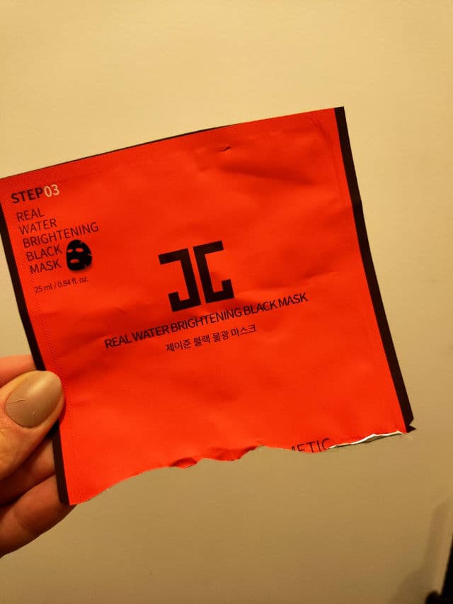 Jayjun Real Water Brightening Mask review photo by Bayz
