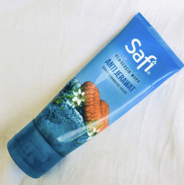 Safi Pembersih Muka Anti Jerawat Seri Gamat & Habbatus Sauda review photo by Nadasushi