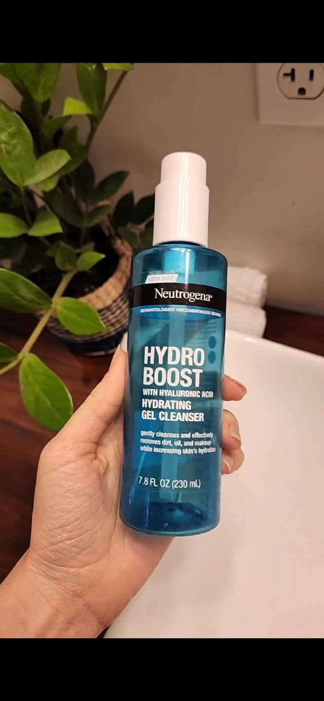 Neutrogena Hydro Boost Hydrating Cleansing Gel review photo by jennifermakesart
