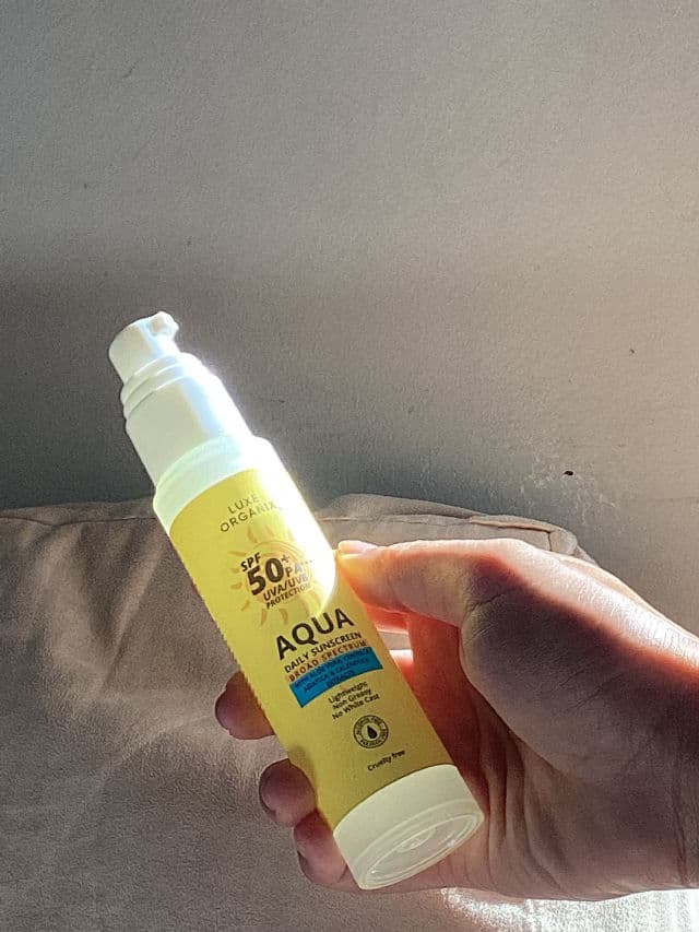 Luxe Organix SPF 50+ PA+++ UVA/UVB Protection Aqua Daily Sunscreen review photo by aneentries