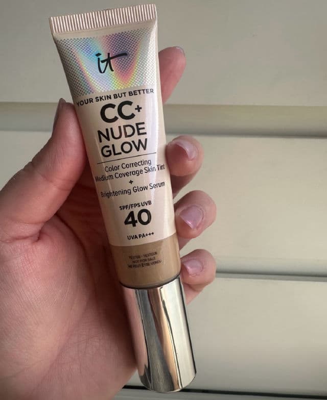 It Cosmetics CC+ Nude Glow Lightweight Foundation + Glow Serum with SPF 40 review photo by mybeautykarma