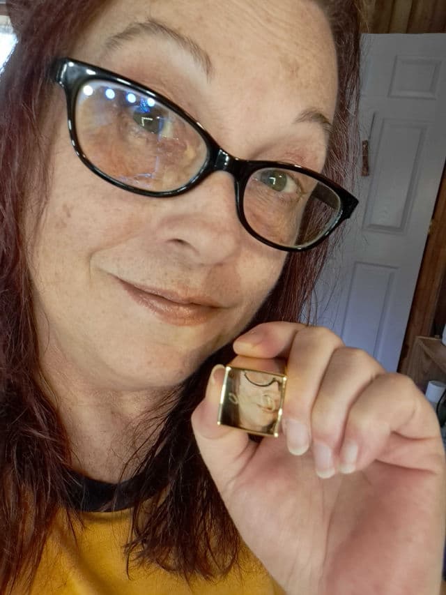 Oulac Cosmetics Metallic Shine Lipstick review photo by BarbieS1987