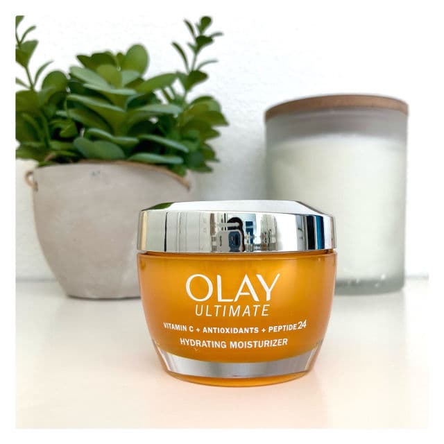 Olay Ultimate Vitamin C + Antioxidants + Peptide 24 Hydrating Moisturizer review photo by Snubunny