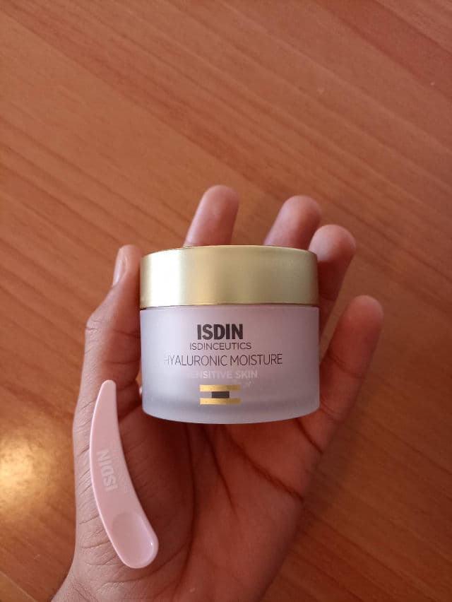 ISDIN Isdinceutics Hyaluronic Moisture - Sensitive review photo by luan177
