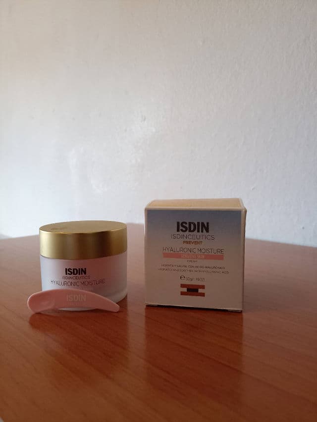 ISDIN Isdinceutics Hyaluronic Moisture - Sensitive review photo by juantik