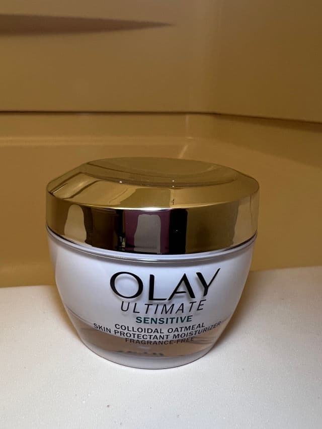 Olay Ultimate Vitamin C + Antioxidants + Peptide 24 Hydrating Moisturizer review photo by Ellecharenaj
