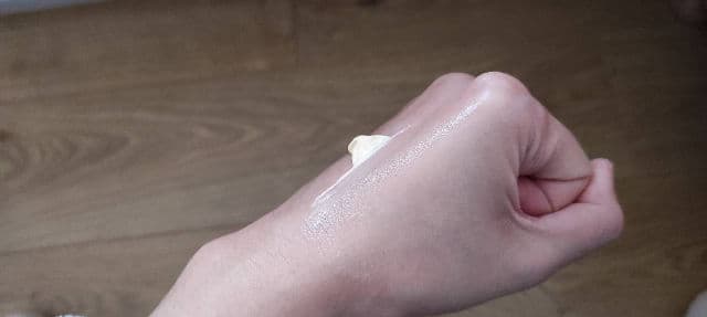 Hawaiian Tropic Silk Hydration Weightless Face Sunscreen SPF 30 review photo by Vanner