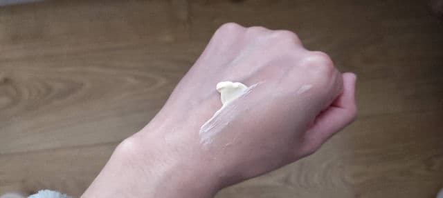 Hawaiian Tropic Silk Hydration Weightless Face Sunscreen SPF 30 review photo by Vanner