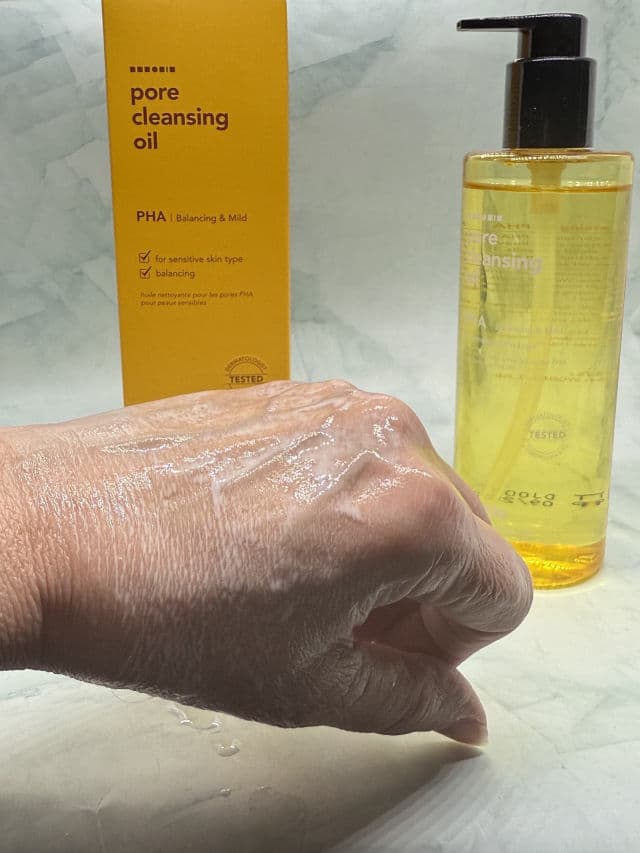 HANSKIN Pore Cleansing Oil PHA review photo by Sharonspendstoomuch