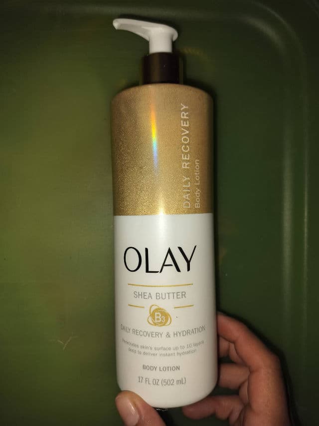 Olay Daily Recovery & Hydration Lotion with Shea Butter & Vitamin B3 Complex review photo by dayana3788