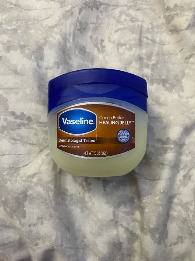 Vaseline Lip Therapy Cocoa Butter review photo by Carina10007