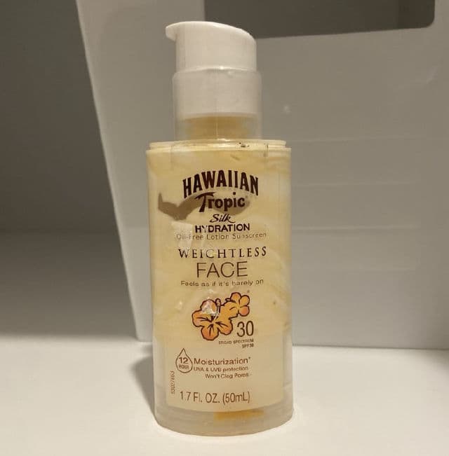 Hawaiian Tropic Silk Hydration Weightless Face Sunscreen SPF 30 review photo by KeylaSavin