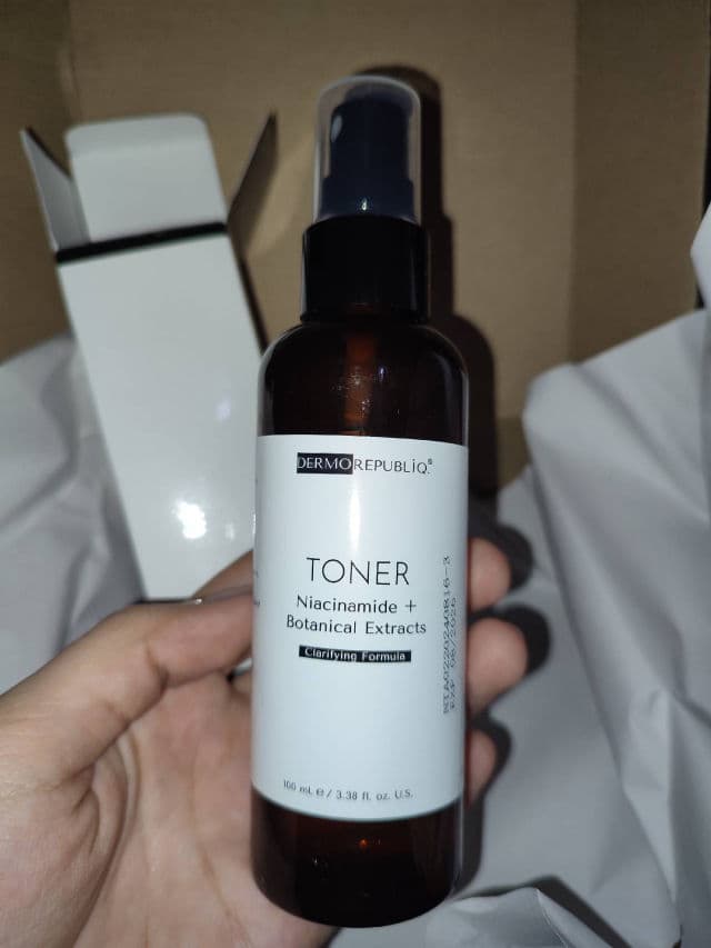 Dermorepubliq Clarifying Toner Niacinamide + Botanical Extracts review photo by Nickleanne