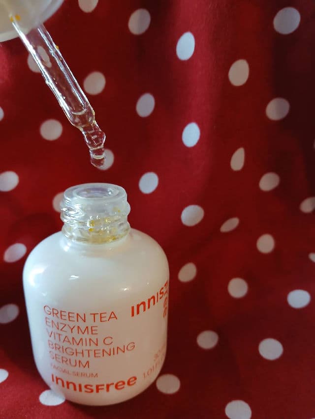 INNISFREE Green Tea Enzyme Vitamin C Brightening Serum review photo by Emmytries
