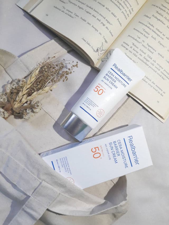 Real Barrier Cera Moisture Barrier Sun Cream SPF50+ PA++++ review photo by Lovable29