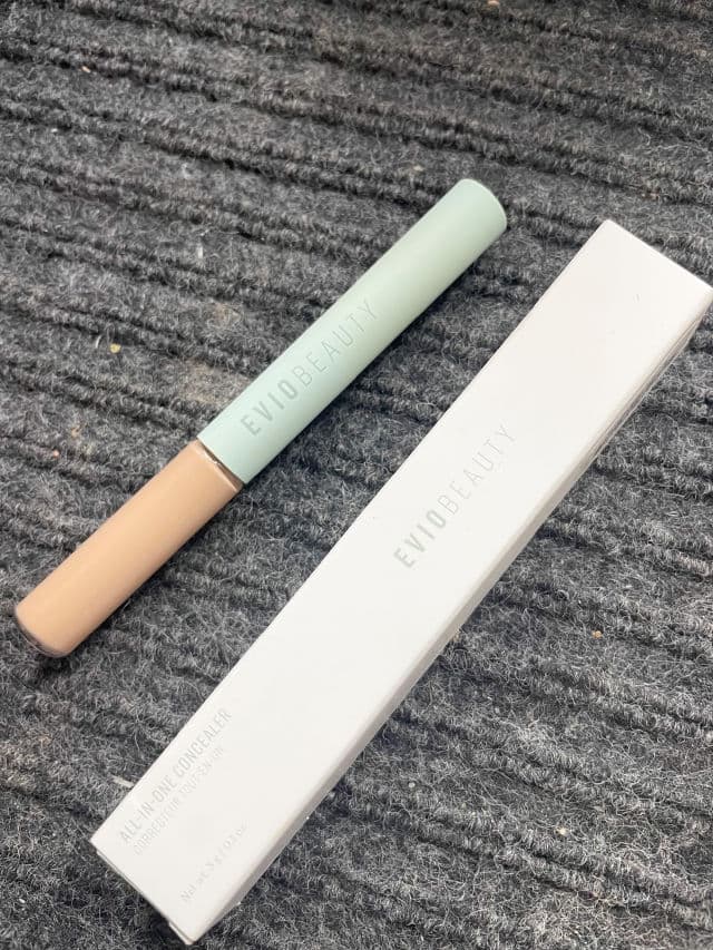 EVIO All-In-One Cream Concealer review photo by Pearly08