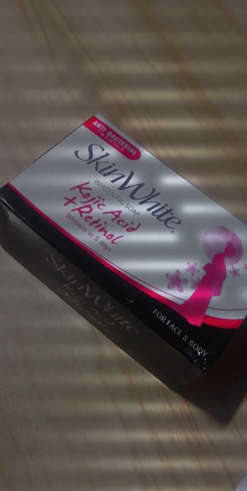 SkinWhite Whitening Soap Kojic Acid + Retinol review photo by celinedipity