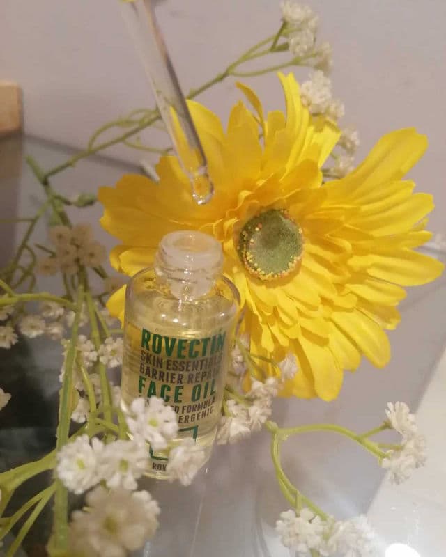 Rovectin Skin Essentials Barrier Repair Face Oil review photo by lhorsef