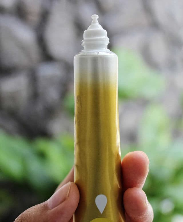 Rohto Melano CC Vitamin C Premium Essence review photo by skeengeeks