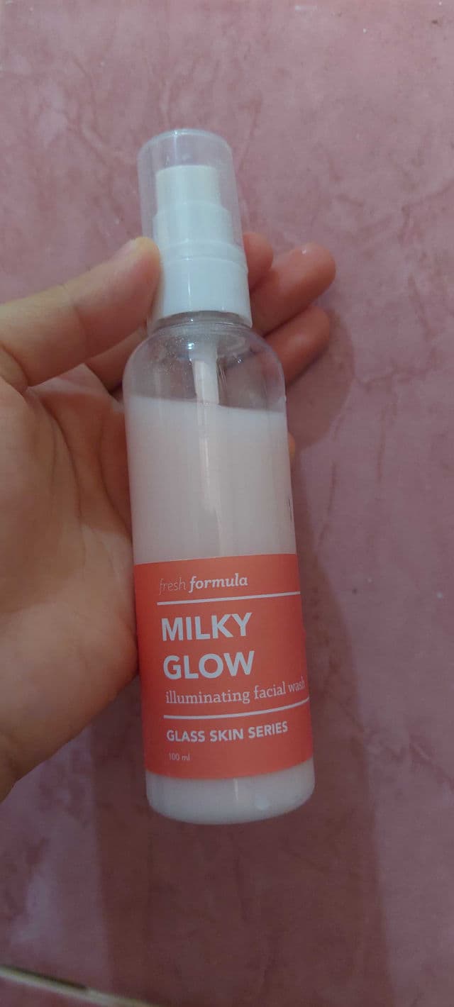 Fresh Formula Milky Glow Illuminating Facial Wash review photo by Gray17