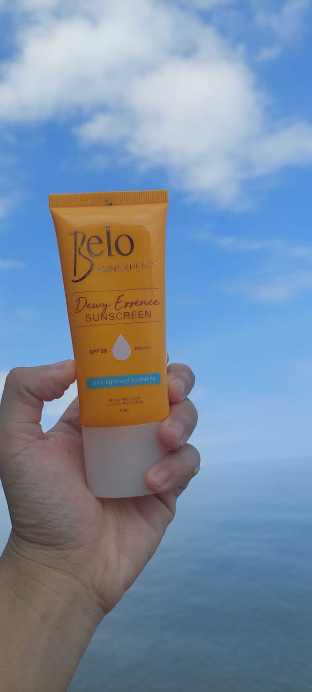 Belo Essentials SunExpert Dewy Essence Sunscreen SPF50 PA++++ review photo by Gray17
