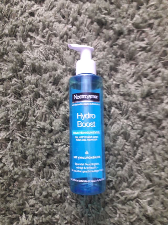Neutrogena Hydro Boost Hydrating Cleansing Gel review photo by Elysea